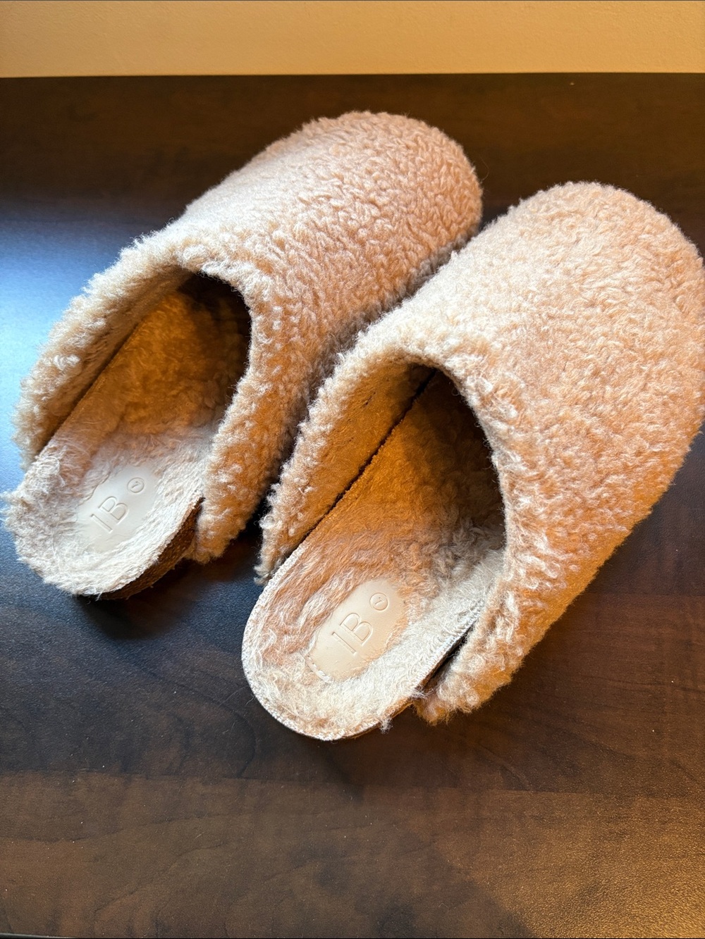 INTENTIONALLY BLANK Sherpa Slip-On Slippers - Tan